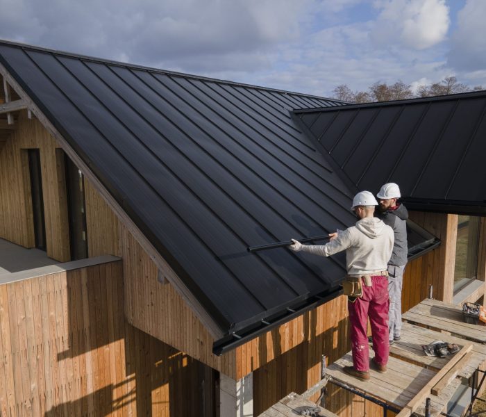 telhados-de-tiro-completo-trabalhando-em-conjunto-com-capacetes